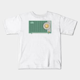 Green vintage radio Kids T-Shirt